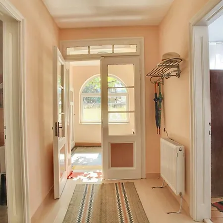 Σπίτι διακοπών Retro & Friendly Old Town House With A Garden *
